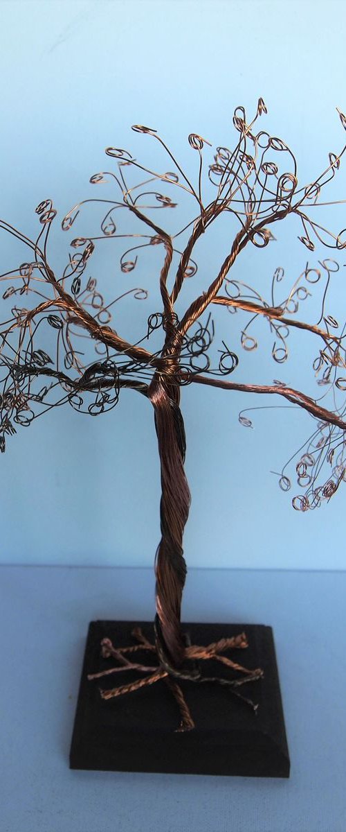 Copper wire tree sculpture by Steph Morgan