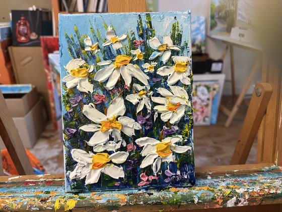Daisies impasto flowers