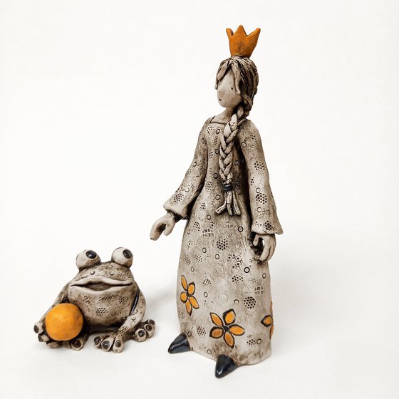 The Princess and the Frog, sculpture by Izabell Nemechek