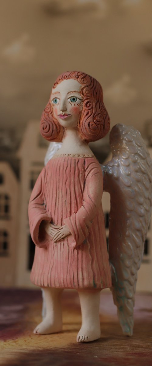 Angels all around me. Angel of hope. Ceramic sculpture by Elya Yalonetski