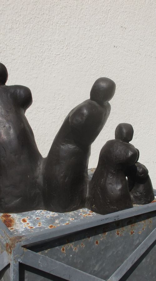 dancing family - bronze unique massiv sculpture 10,2 inch by Sonja Zeltner-Müller