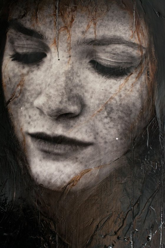 "Ella" (60x60x2,5cm) - Unique portrait artwork on wood (abstract, portrait, gouache, original, painting, coffee, acrylic, oil, watercolor, encaustics, beeswax, resin, wood, fingerpaint)