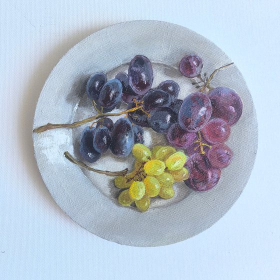 Grapes on plate