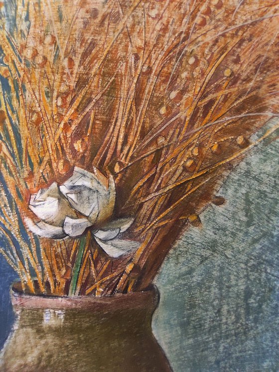Linen with artificial flower