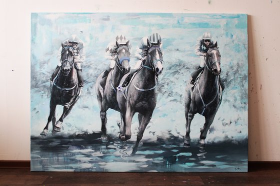 Blue light. Horse racing.