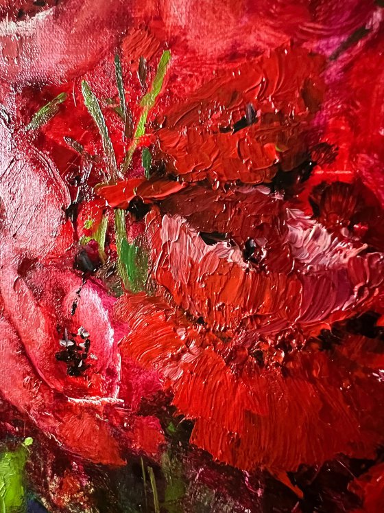 Vibrant poppy bouquet in English cottage