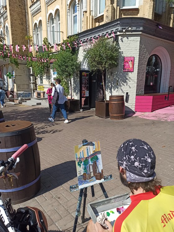 Cafe in the city, plein air painting