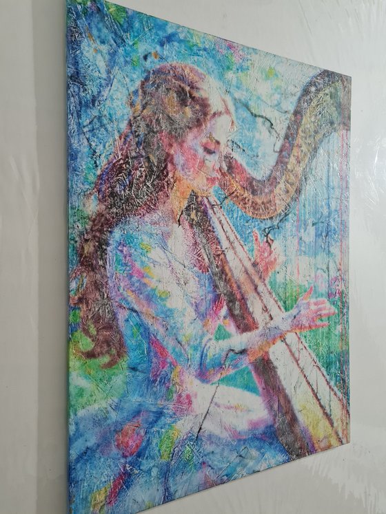 Playing a harp (n.705)