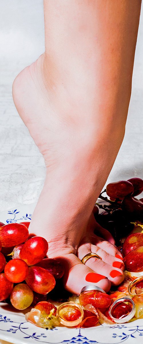 Foot Grapes And Rings by Salvatore Matarazzo