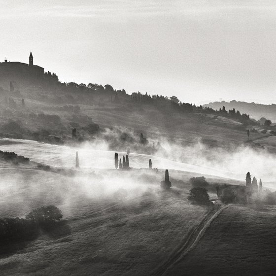 Morning fog in Tuscany - Landscape Art Photo
