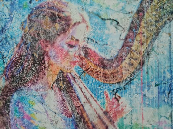 Playing a harp (n.705)