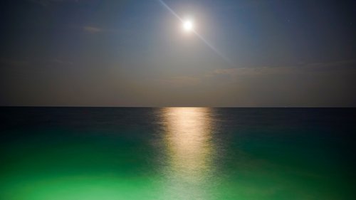Maldivian full moon by Sumit Mehndiratta