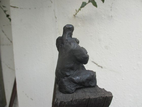 Mother with child - expressive bronze