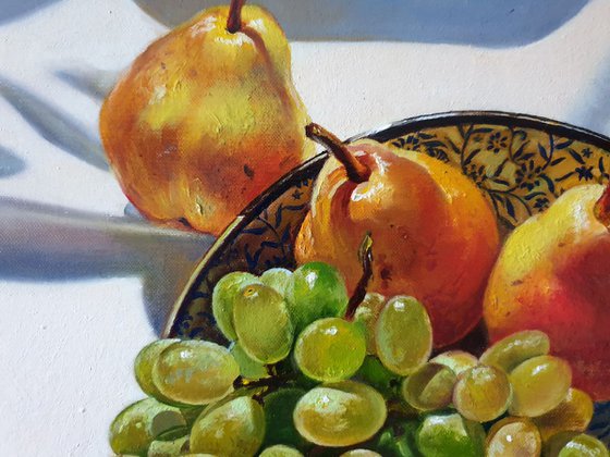 Sun pears and grapes