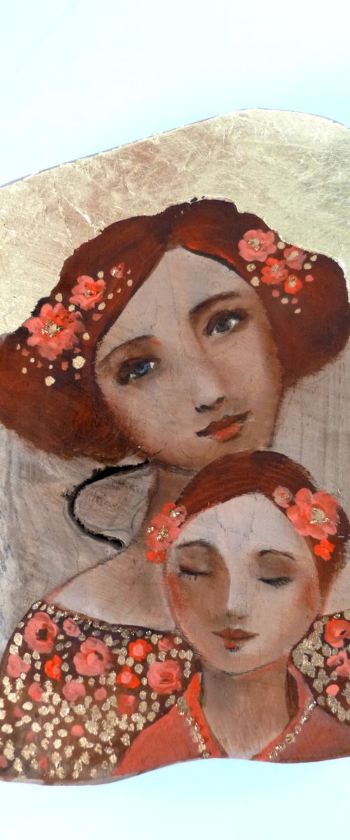 Mother and daughter, portrait on wood, piece of teak. Pink osmosis. by Loetitia Pillault