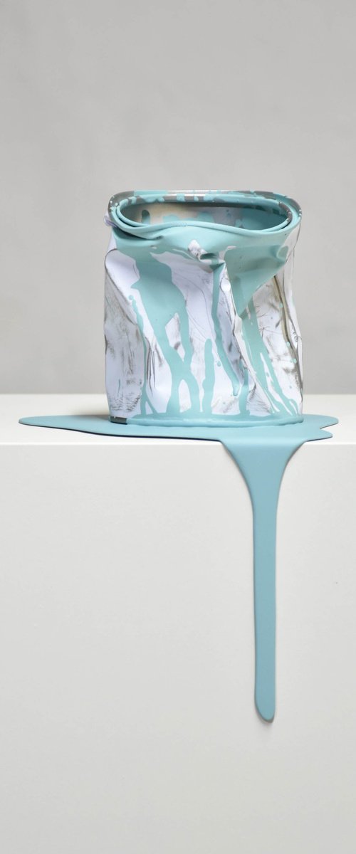 Le vieux pot de pastel by Yannick Bouillault