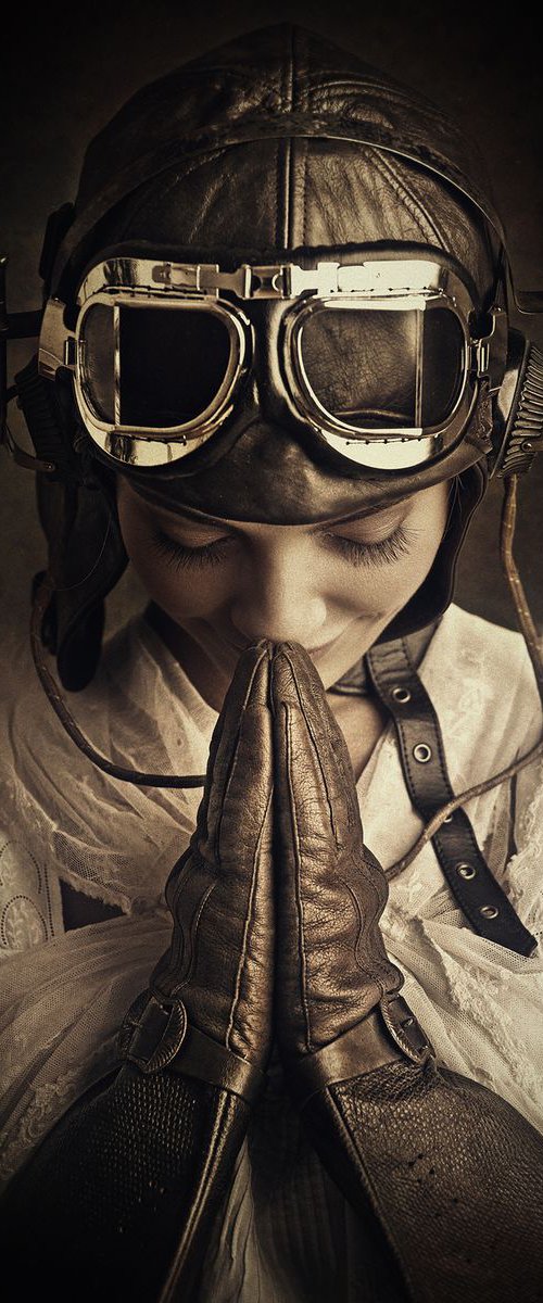 Aviatrix Angel - Limited edition 6 of 10 by Peter Zelei