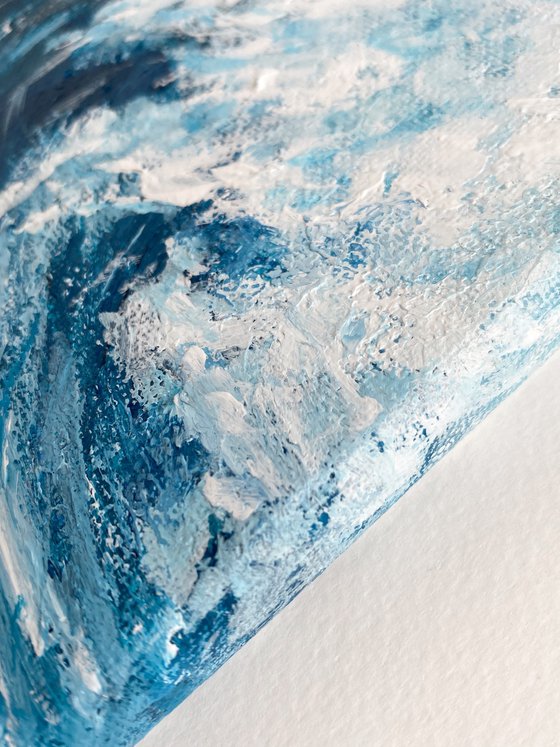 Blue Ocean Coastal Wave