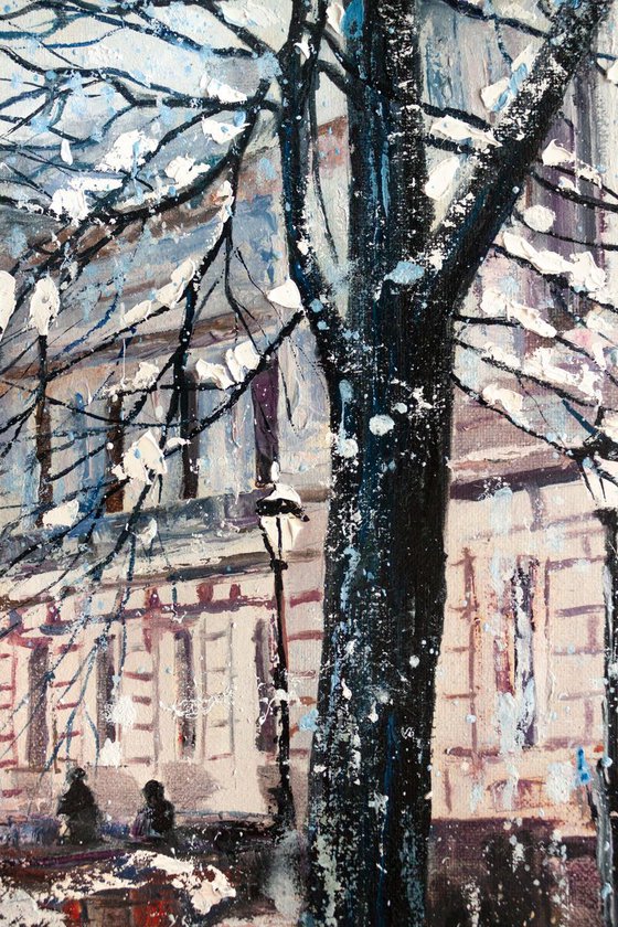 "Tree near the house" city , landscape