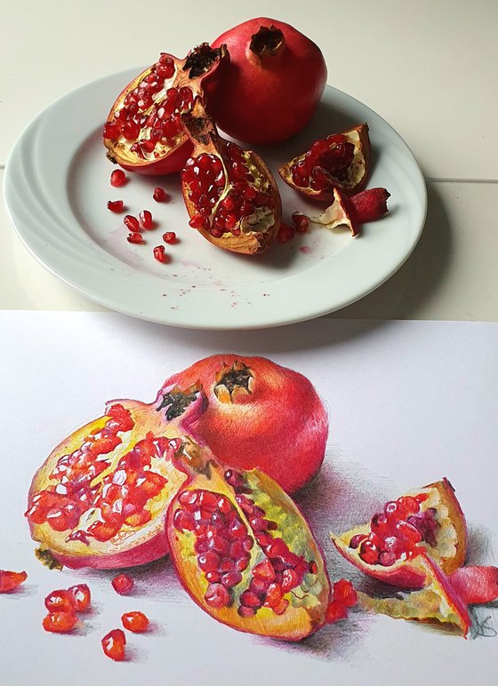 The juicy pulp of pomegranate