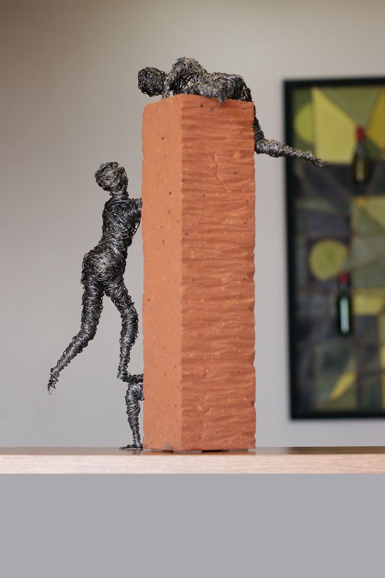 Mutual assistance (42x18x16cm 5.4kg iron, tufa)