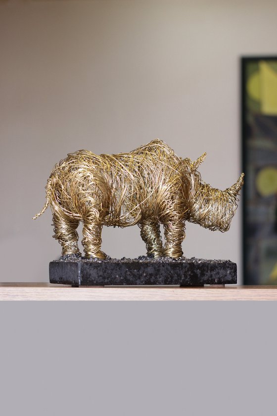 Golden rhino (20x30x12 2.9kg iron, brass, tufa)