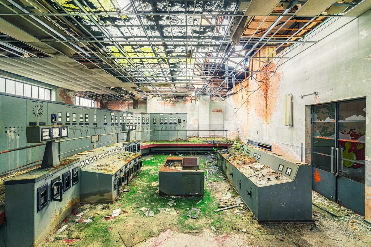 Photorealistic Cityscapes Photograph By Michael Schwan, 51 X 35", Everything Under Control, Original Artwork