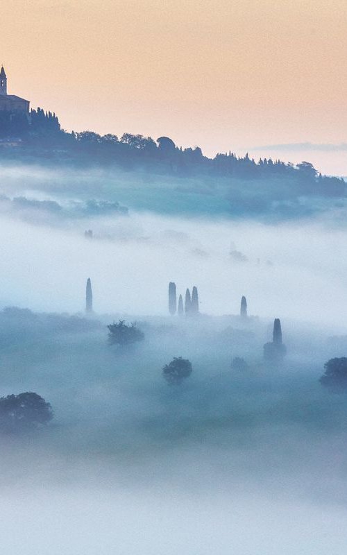Foggy morning in Tuscany - Landscape photography by Peter Zelei