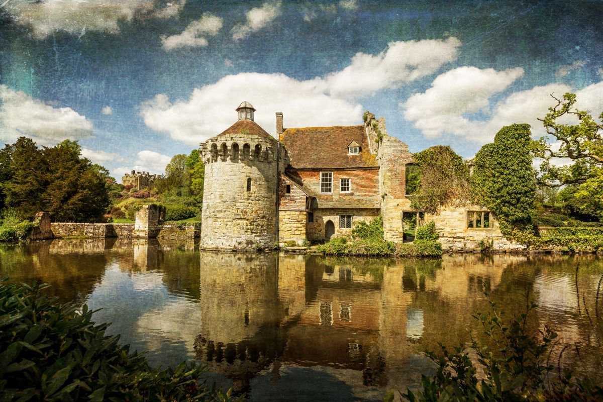 Scotney Castle by Kevin Standage