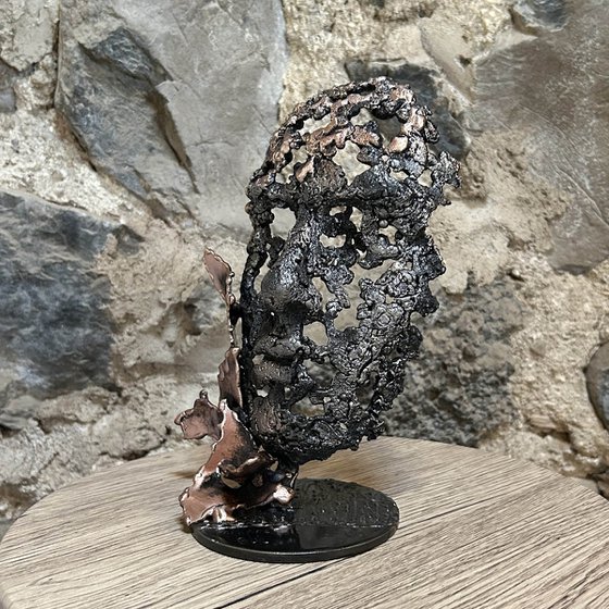 A tear 26-25 - Face sculpture