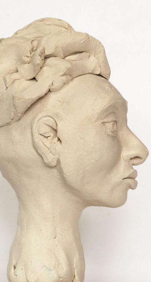 Vix: ceramic portrait sculpture by Gabrielle Turner