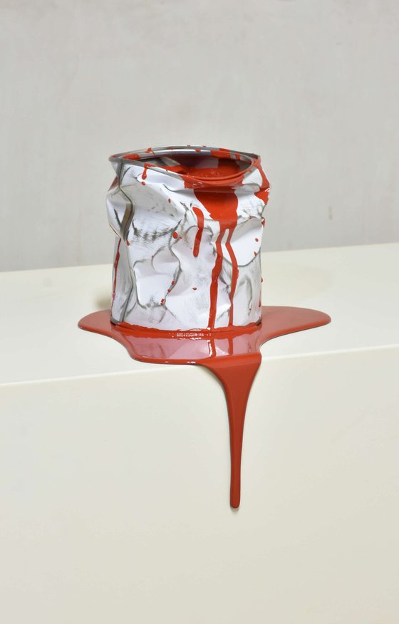 Le vieux pot de peinture rouge - 329