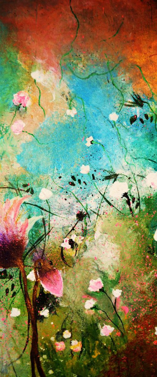 Abstract floral "Strangely beautiful" by Henrieta Angel