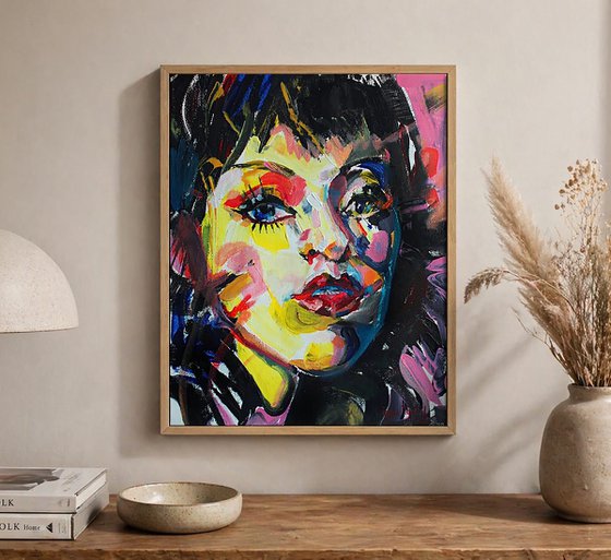 Gloria - portrait of a brunette girl