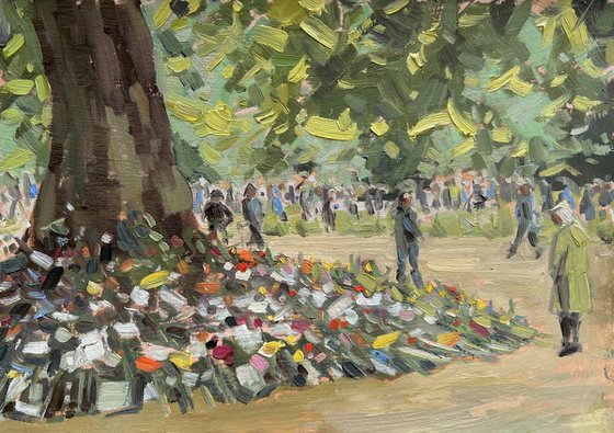 Floral tributes for the Queen in Green Park
