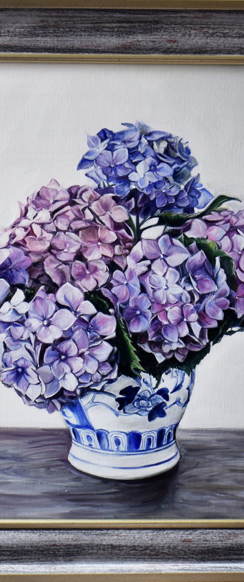 Square oil painting "Hydrangea in a vase" 60 * 60 cm by Irina Ivlieva