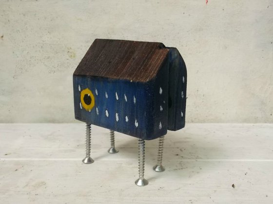 Monolocali Biculi - tiny freaky house in blue