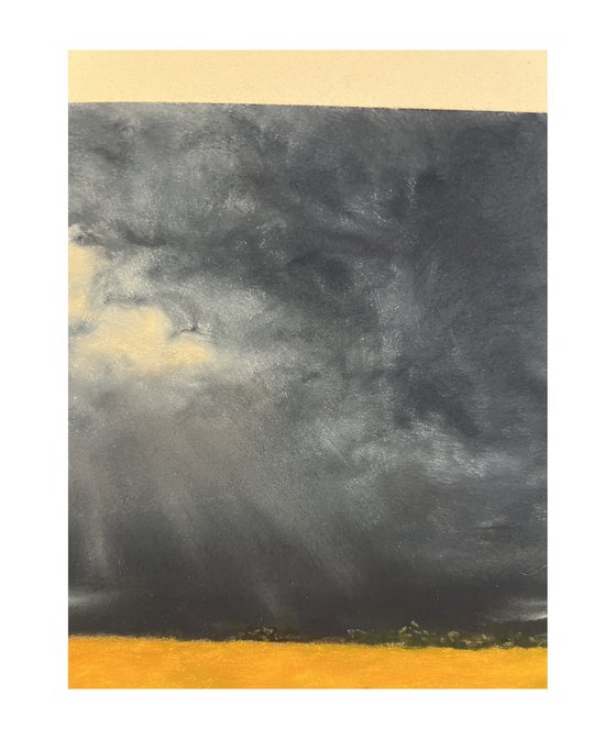 Feld unter Wolken