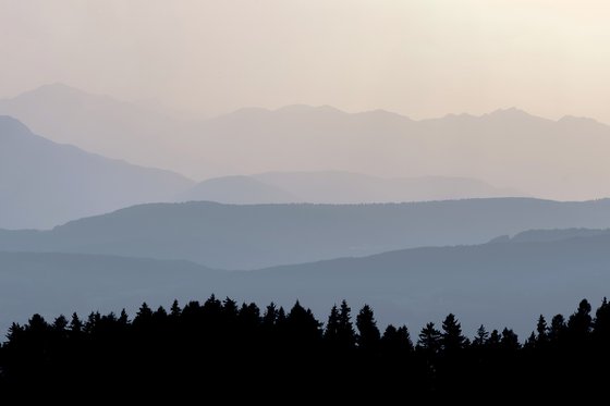 SUNSET IN THE MOUNTAINS