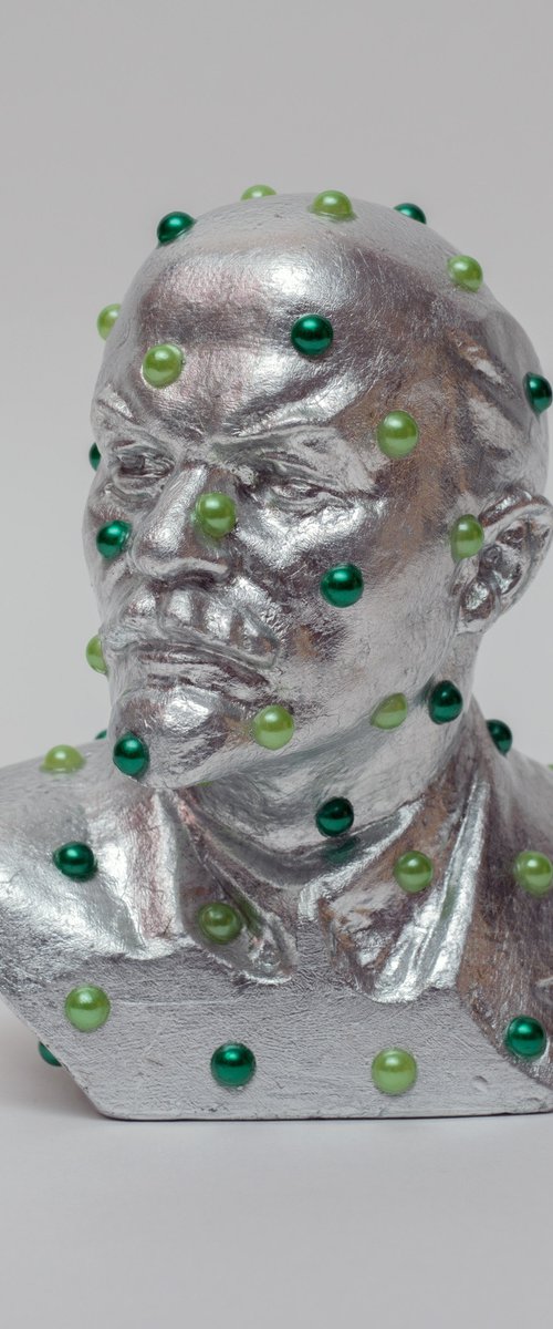Green Dot Lenin by Oleksandr Balbyshev
