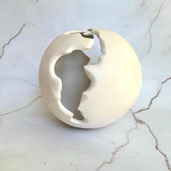 CRACKED SPHERE