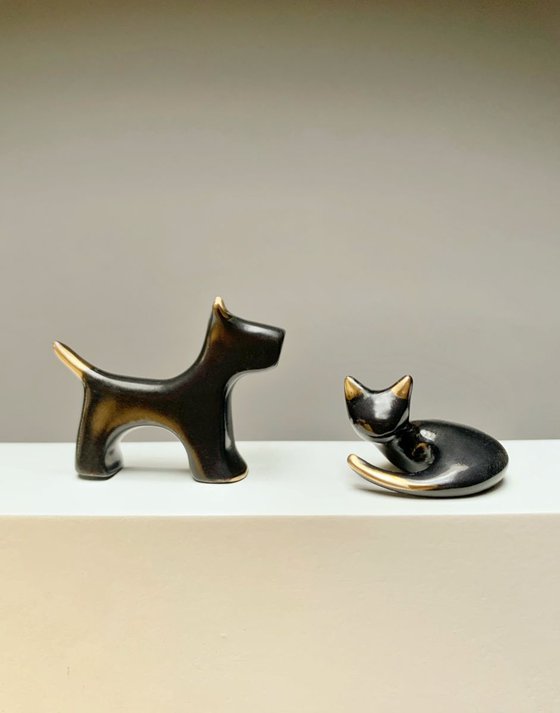 Custom family with pets in brushed bronze