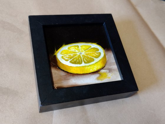 Little lemon slice still life