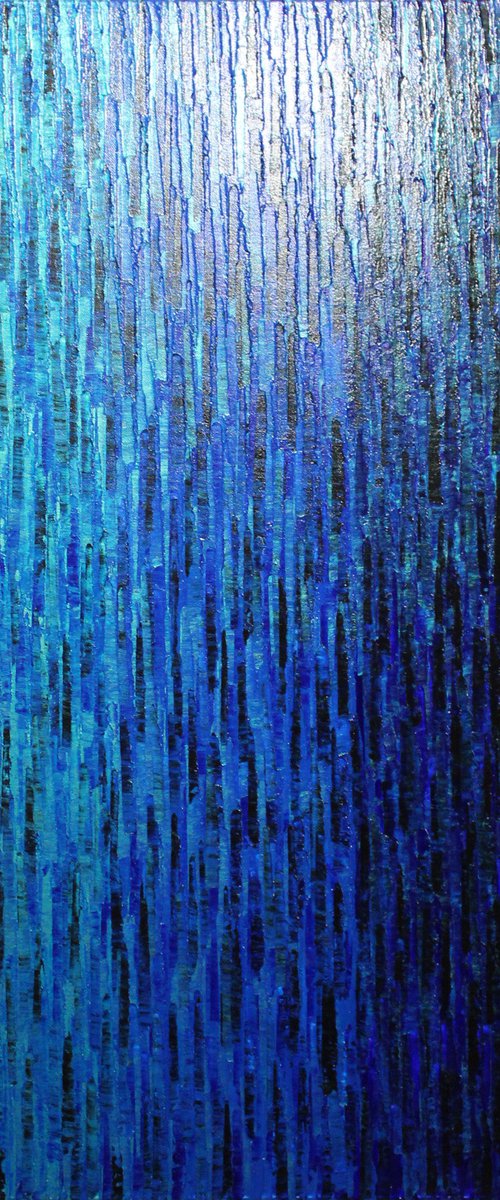 Large iridescent blue fade by Jonathan Pradillon