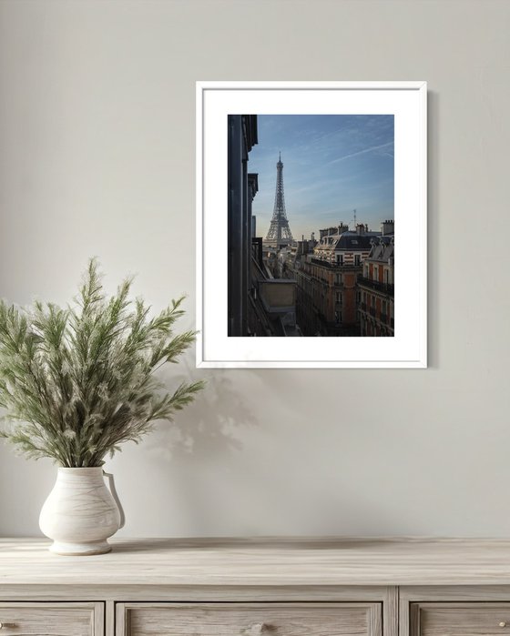 GLIMPSE OF EIFFEL TOWER