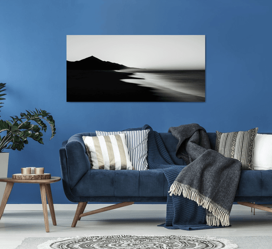 SEA AND MOUNTAINS CALM