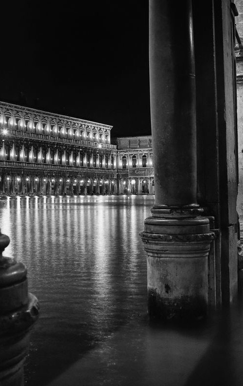 Acqua alta in Piazza San Marco by Matteo Chinellato