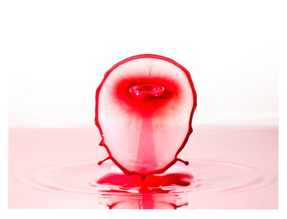 'Pretty Prolapse' - Liquid Art Waterdrop Collection