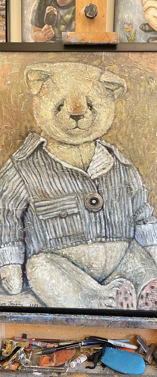 Portrait of polar bear by Nadezda Stupina