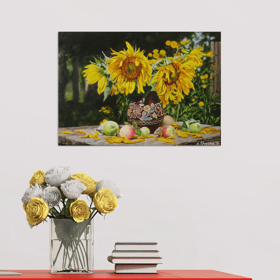 A bouquet of sunflowers in the Ukrainian ceramic jug